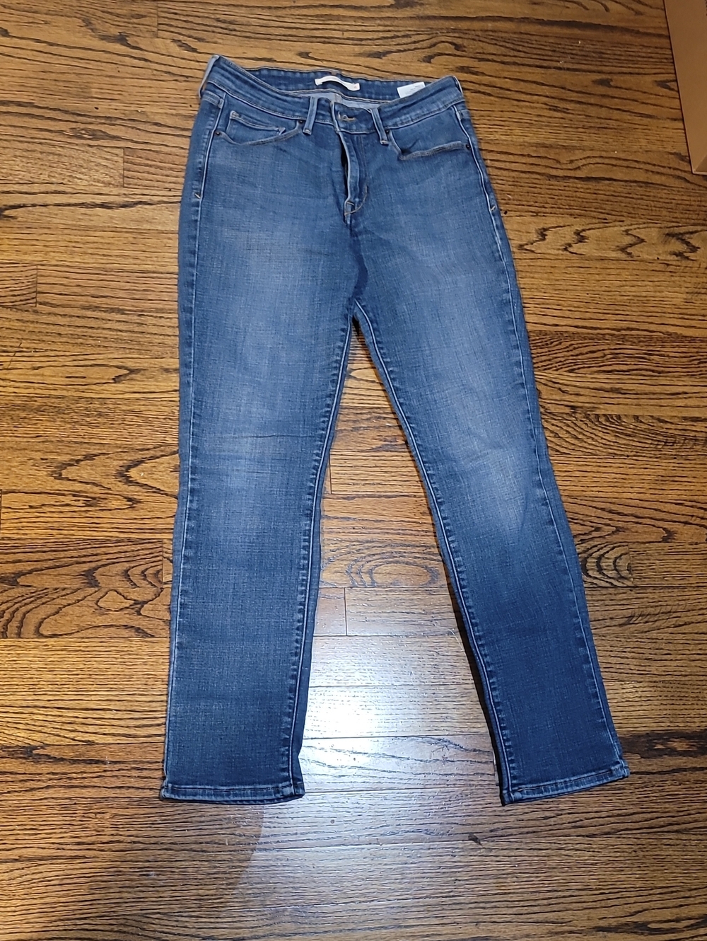 Levi's Women's Medium Wash Skinny Jeans